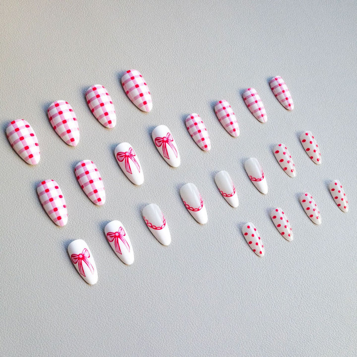 Kreatives, mit einer Schleife verziertes Acryl-Nagelkunst-Set