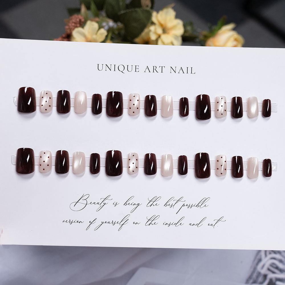 Künstlerisches Press-On-Nageldesign
