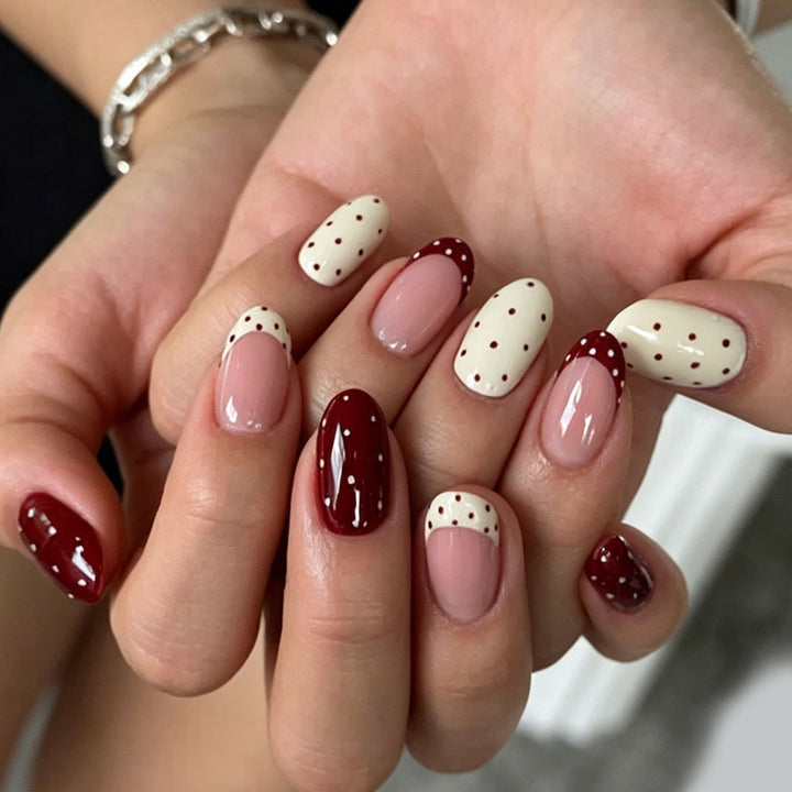 Kunstnagelset mit festlichen Punkte- und Farbverlauf-Designs Karnz