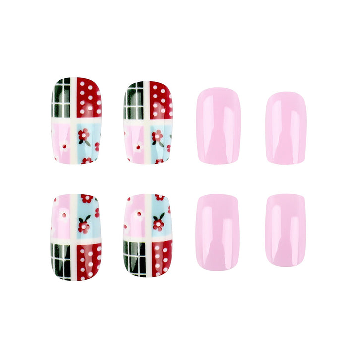 Künstlerisches Patchwork Nagelkunst Karnz