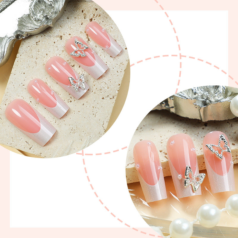 Kunstnagelset mit filigranen Designs und Schmetterlingsapplikationen Karnz