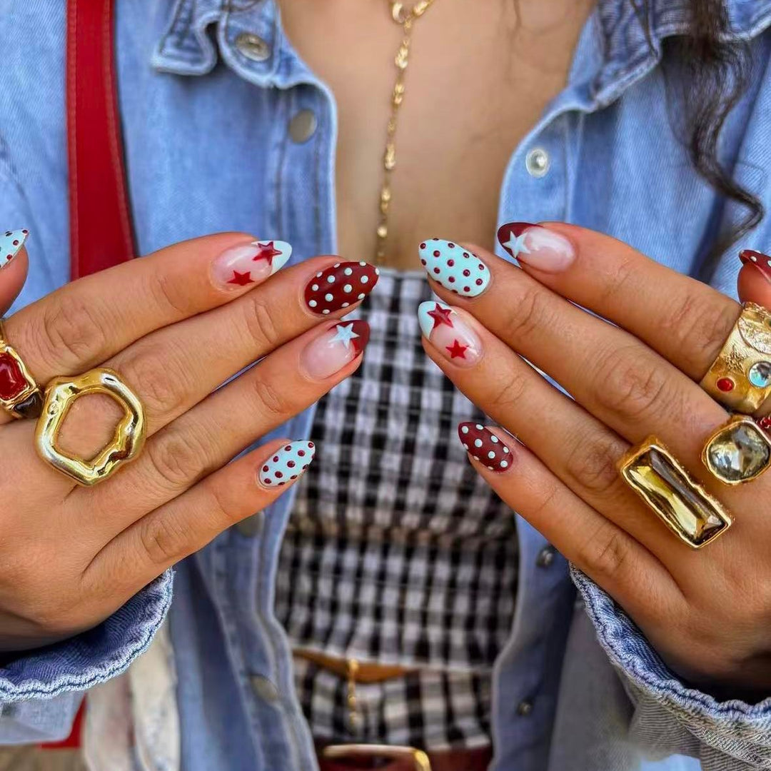 Kunstnagelset mit kreativen Retro-Designs Karnz