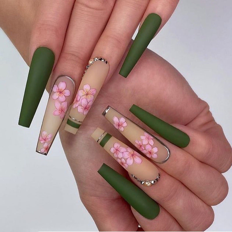Dekoratives Blumen-Nailart-Design Karnz