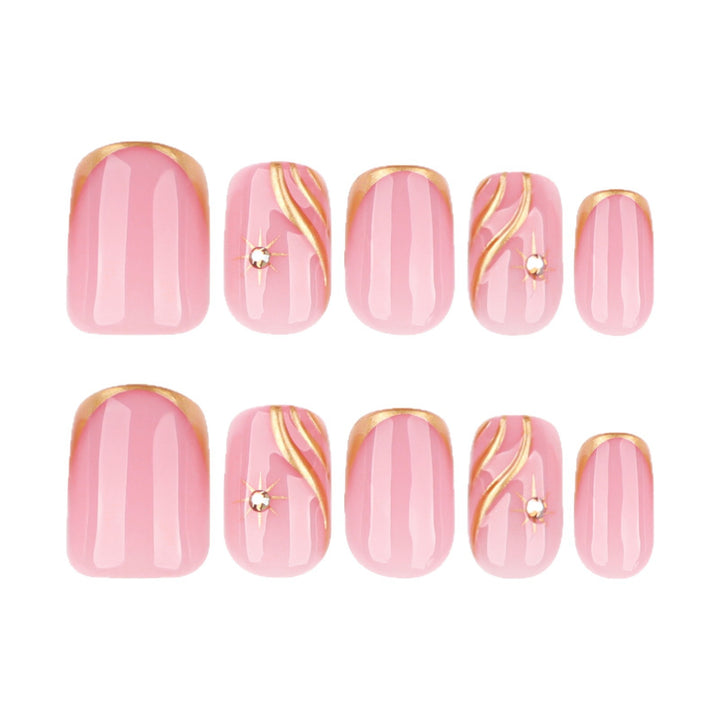 Künstliche Nagelkunst mit glamourösen goldenen Akzenten Karnz