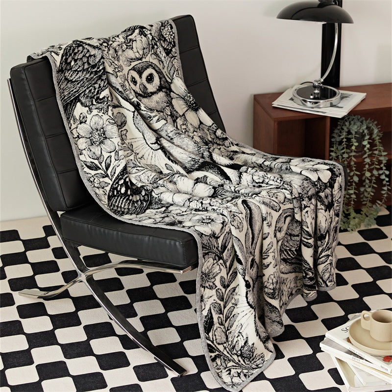 Kuschelige Wohndecke mit detailliertem Jacquard-Tiermotiv