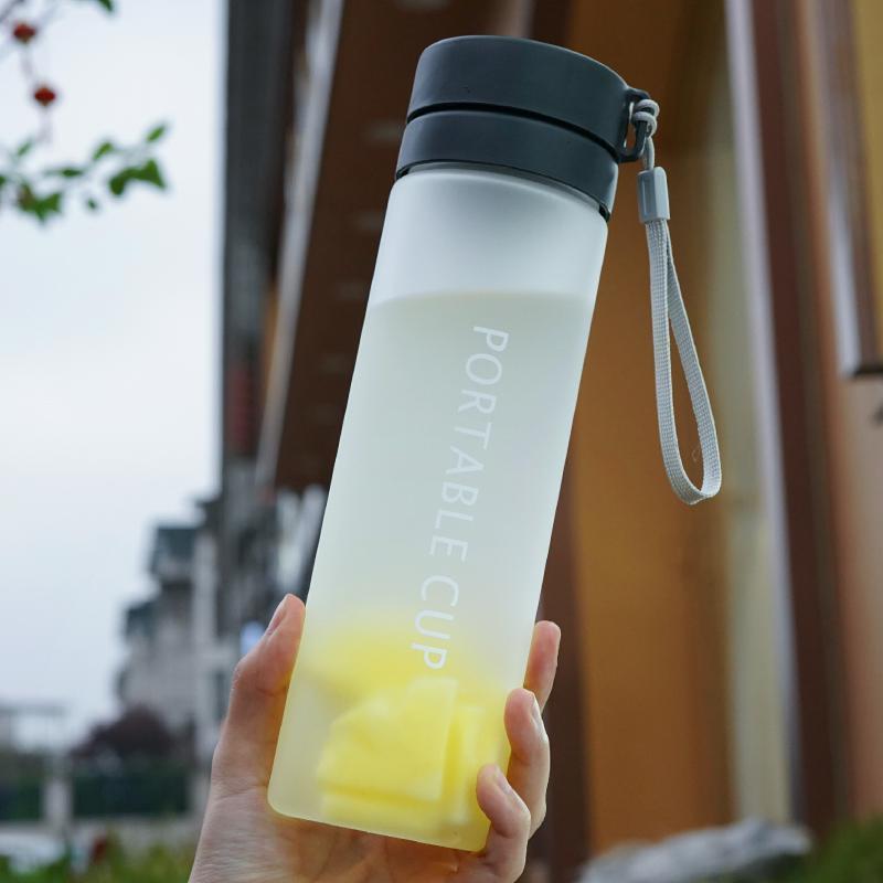 Damen Trinkflasche mit innovativem Deckel Karnz