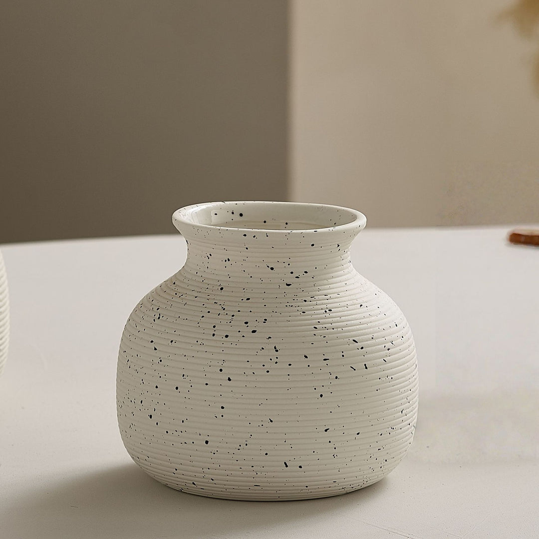 Elegante und Kunstvolle Keramikvase Karnz