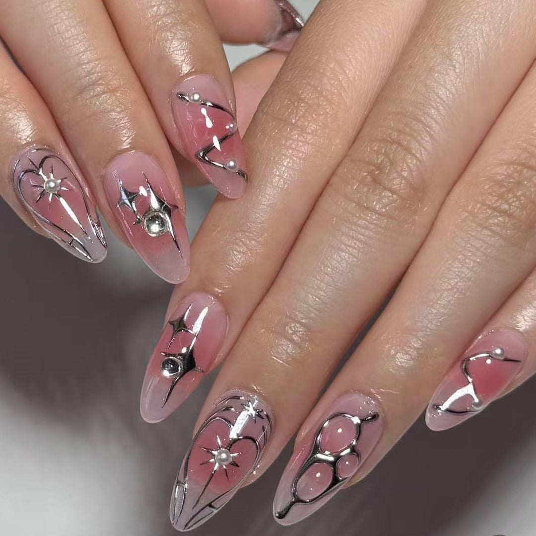 Kunstnagelset mit elegantem 3D-Design und glamourösen Akzenten Karnz