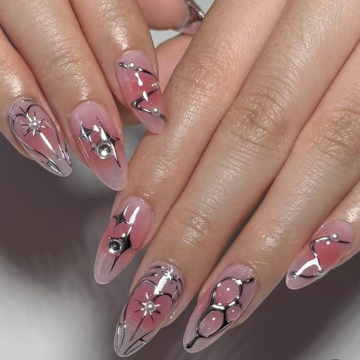 Kunstnagelset mit elegantem 3D-Design und glamourösen Akzenten Karnz