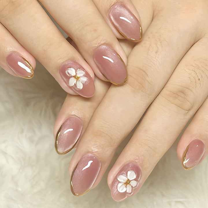 Blumenverzierte Gel-Nagelkunst Karnz
