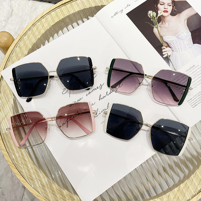Damen Geometrische Sonnenbrille mit luxuriösem Metallrahmen Karnz