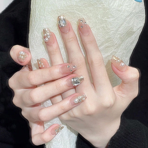 Kunstnagelset mit elegantem Perl- und Glitzerdesign Karnz