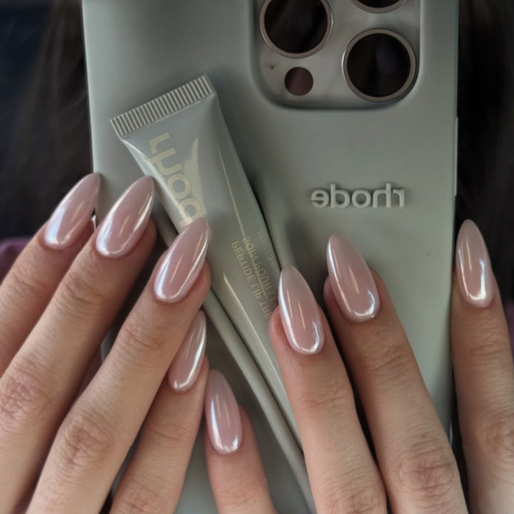 Hochglänzende Stiletto-Nägel Karnz