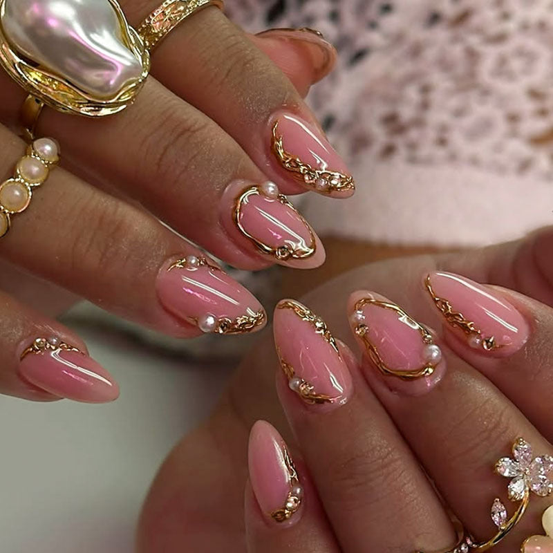 Glamouröse Perlenverzierte Nagelkunst