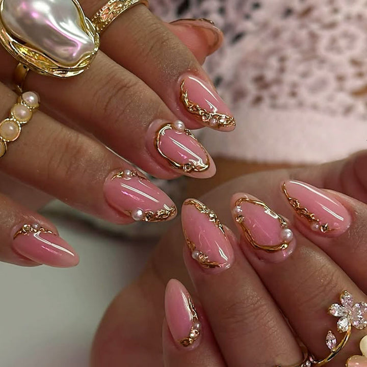 Glamouröse Perlenverzierte Nagelkunst