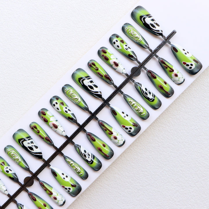 Künstlerisches Press-On Nail Set mit einzigartigen Halloween-Designs Karnz