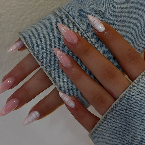 Elegante mandelförmige Press-On-Nagelset mit gestreiftem und einfarbigem Design Karnz