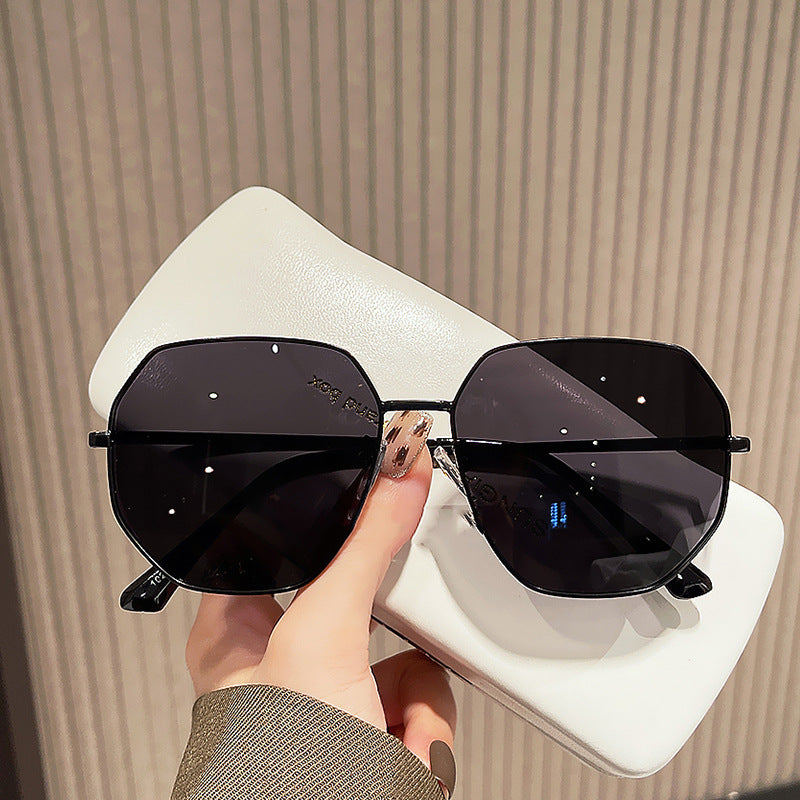 Damen modische geometrische Sonnenbrille mit schützendem UV-Filter und stylischem Rahmen Karnz