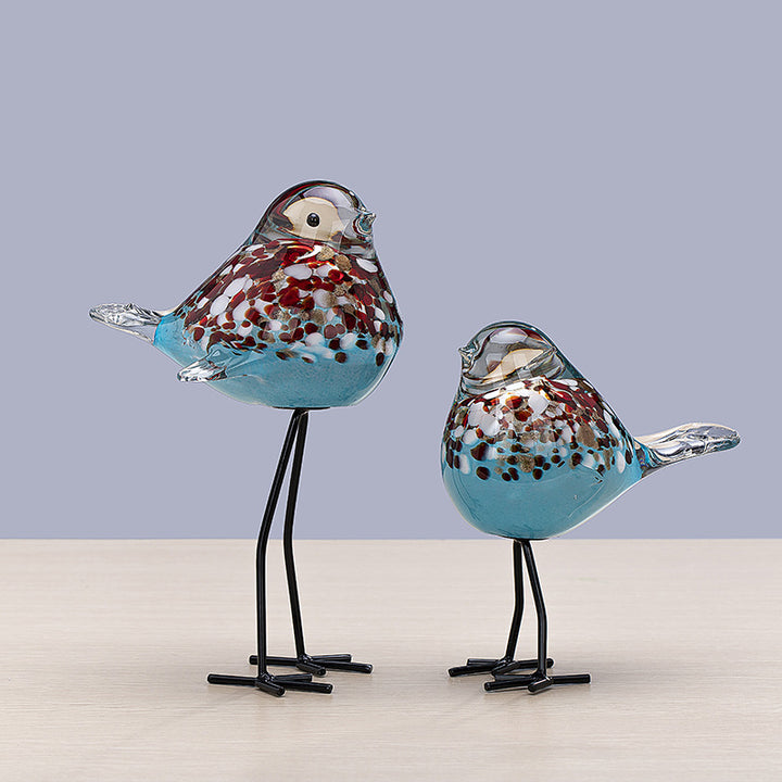 Handgefertigte dekorative Glasskulptur eines Vogels auf Metallbeinen Karnz