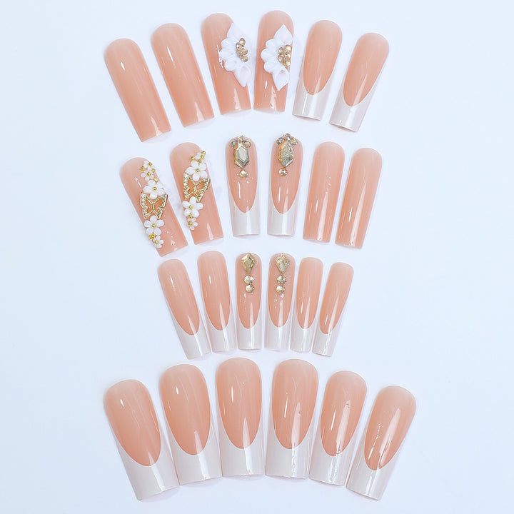 Elegantes dekoratives Press-On-Nagelkunst-Set Karnz