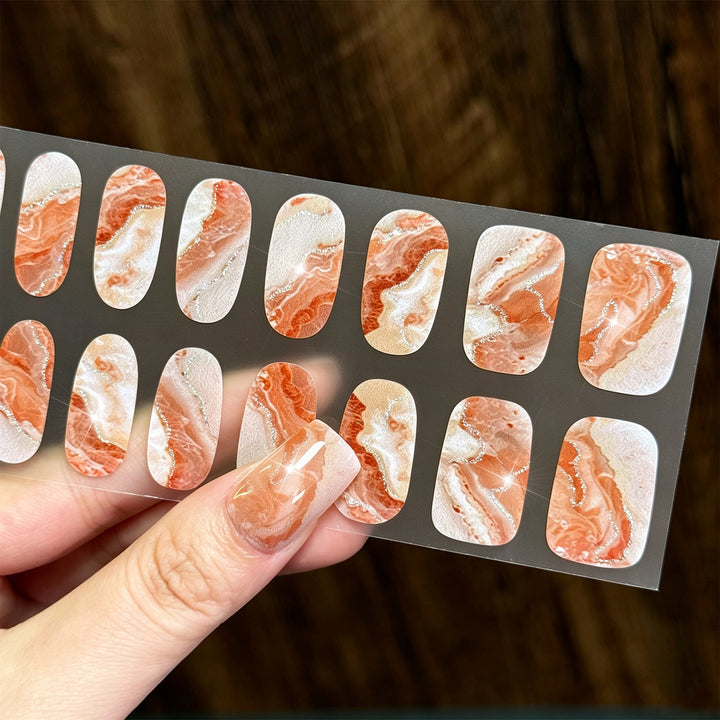 Künstlerische Aquarell-Nagelwickel