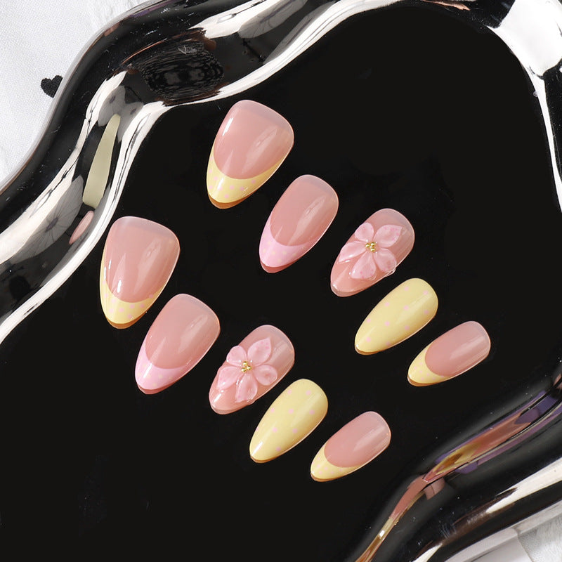Floral Eleganter Press-On-Nagelset Karnz