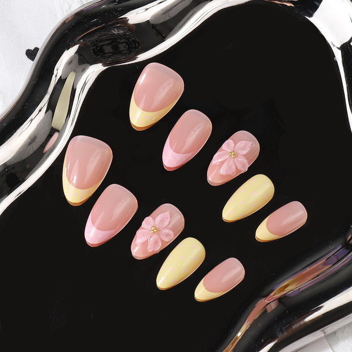 Floral Eleganter Press-On-Nagelset Karnz
