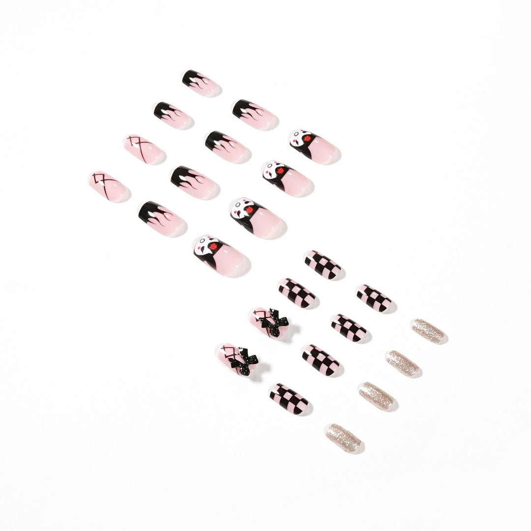 Kunstvolle Nagelverlängerungen mit verspieltem Design Karnz