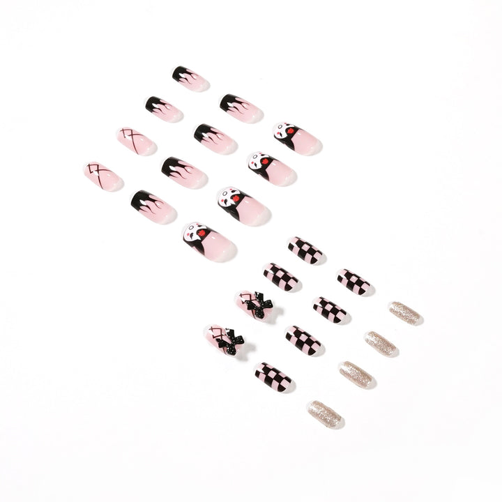 Kunstvolle Nagelverlängerungen mit verspieltem Design Karnz