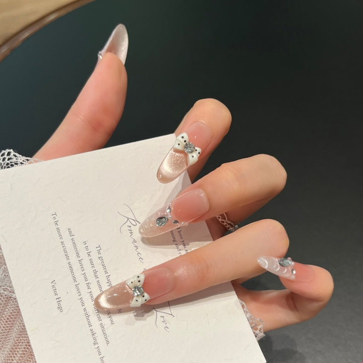 Elegantes Nagelkunstdesign Karnz