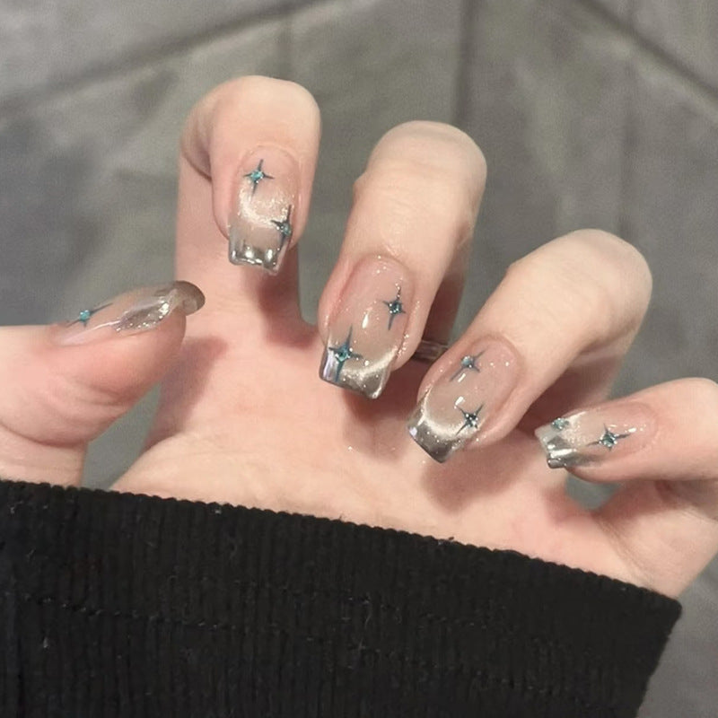Dekoratives Press-On-Nagelset mit Stern- und Schleifenmotiven Karnz