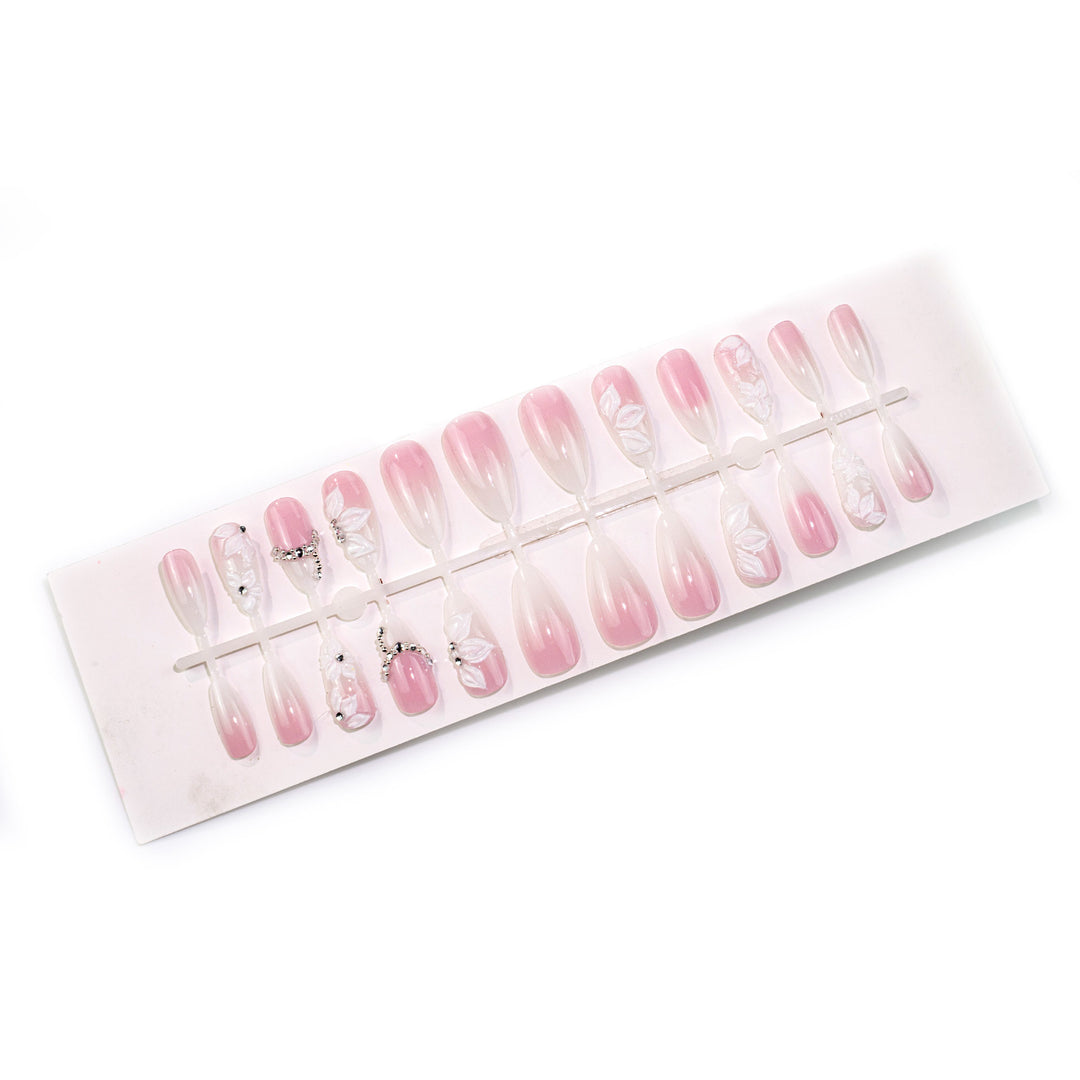 Blumenverzierte Press-On Nagel Set Karnz