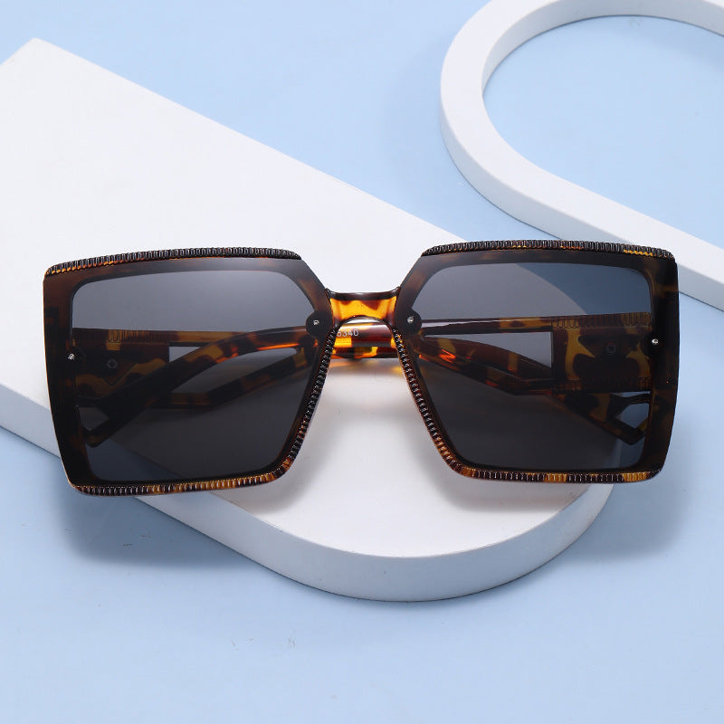 Damen modische quadratische Sonnenbrille mit einzigartiger Rahmenstruktur Karnz