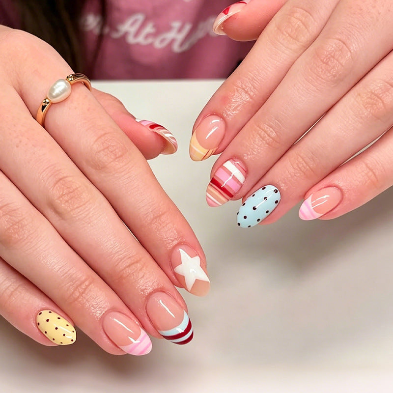 Trendiger Dekorativer Press-On Nagelset