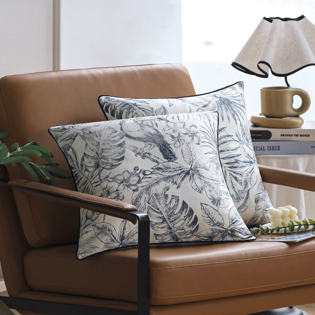 Elegantes Kissen mit floralen Motiven