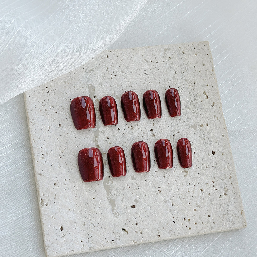 Elegantes Press-On-Nagelkunst-Set mit glamourösem Gel-Finish