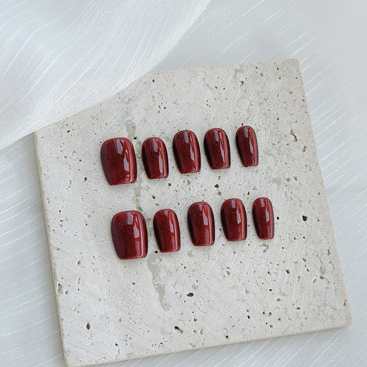 Elegantes Press-On-Nagelkunst-Set mit glamourösem Gel-Finish