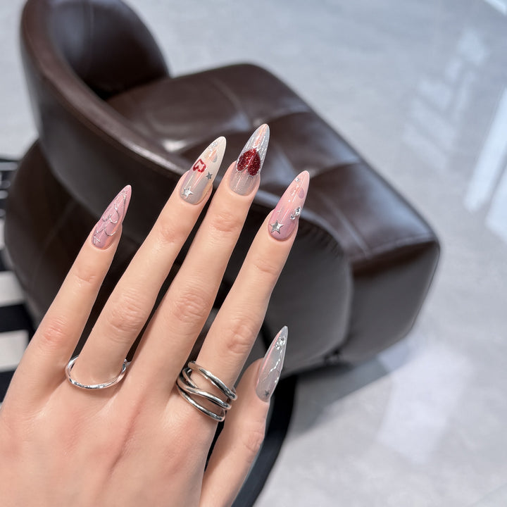 Elegantes Dekoratives Stiletto Press-On Nagelkunst Set Karnz