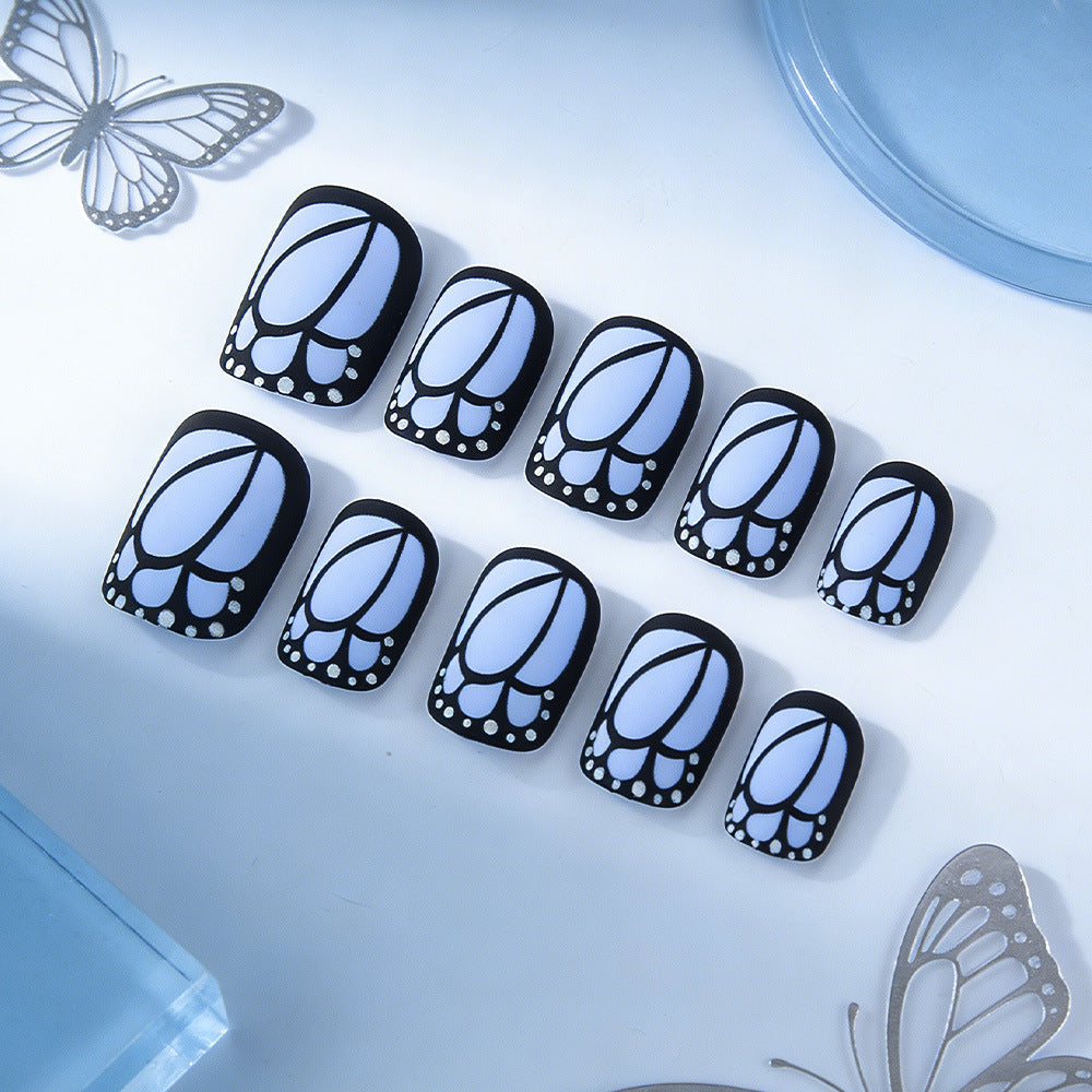 Künstlerisches Floral-Nageldesign Karnz