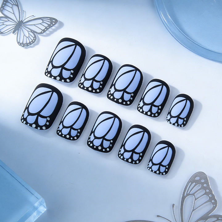 Künstlerisches Floral-Nageldesign Karnz