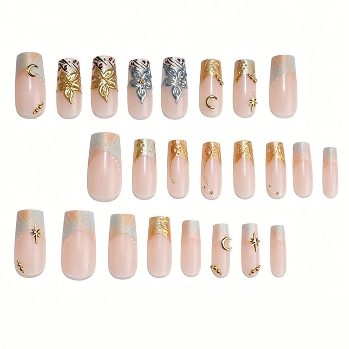 Luxuriöses Kunstnagelset mit kreativen floralem Design und goldenen Akzenten Karnz