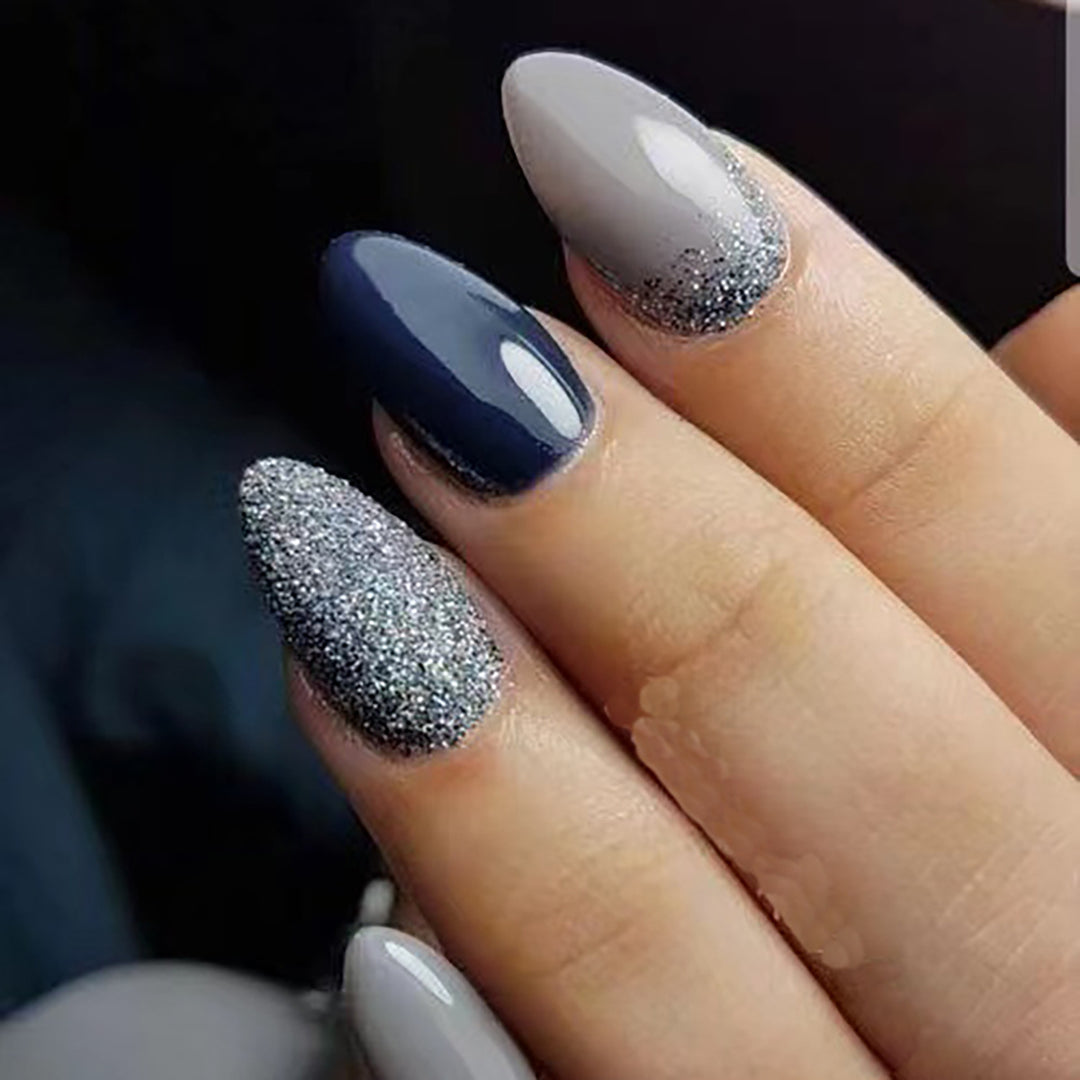 Elegante Glitzer-Stein Nagelkunst Karnz