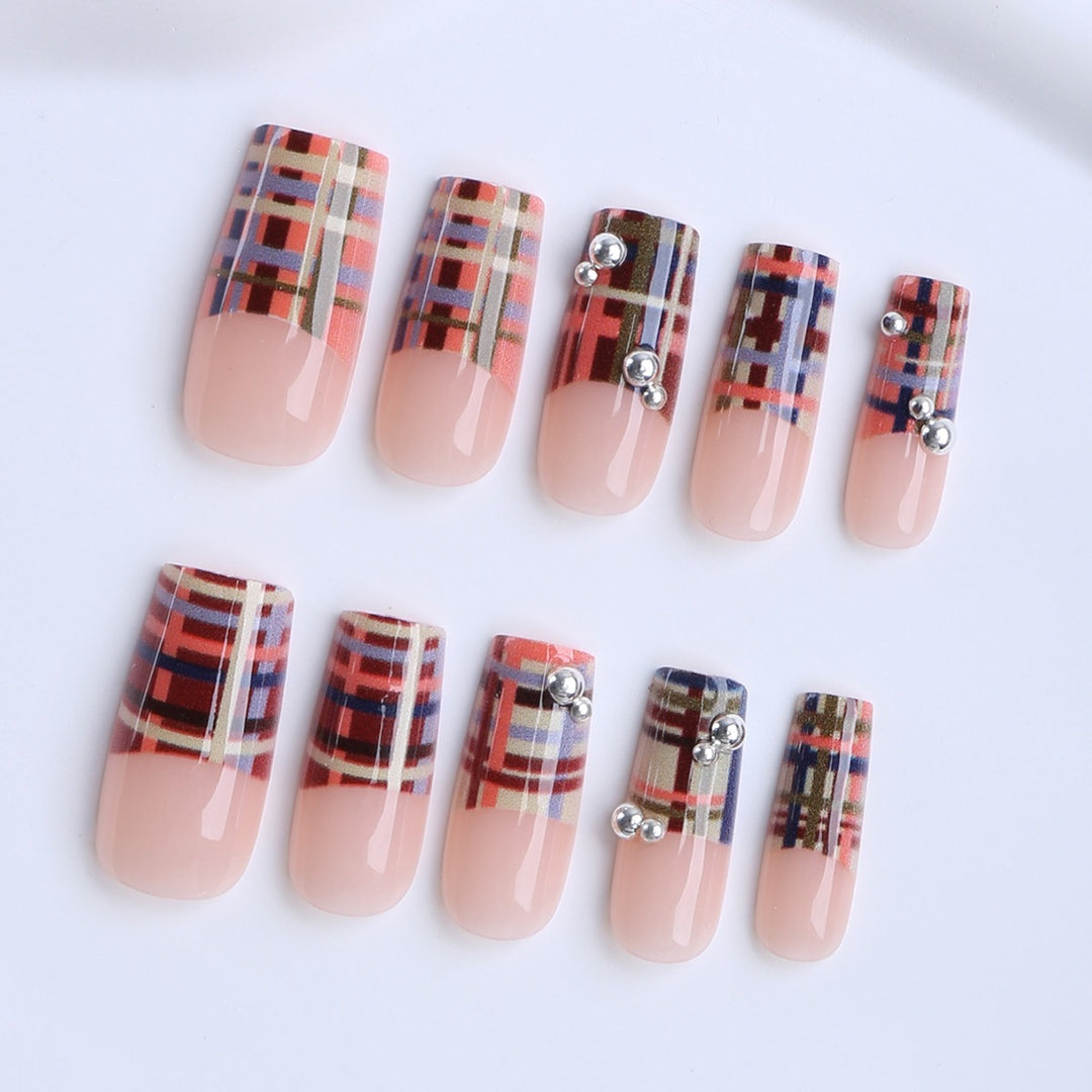 Kunstnägel mit Trendigem Design Karnz