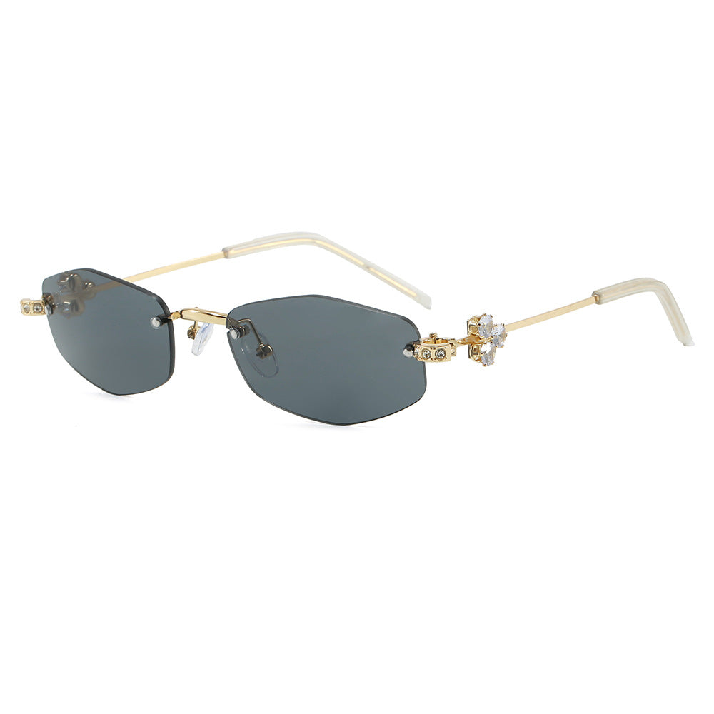 Modische Sonnenbrille Im Eleganten Rechteckdesign mit Blumigen Details Karnz