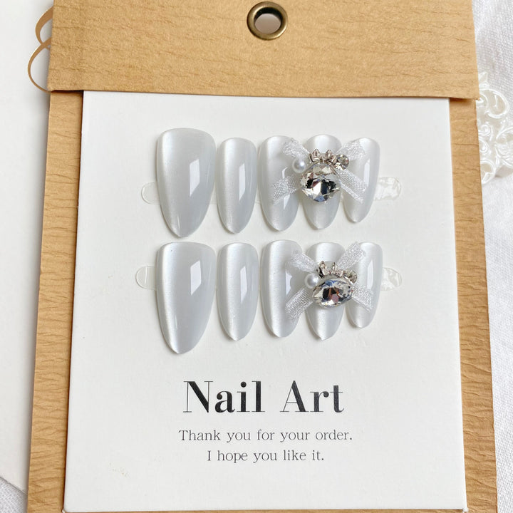 Dekorativer Press-On Nagelkunst Set mit Juwelenverzierungen