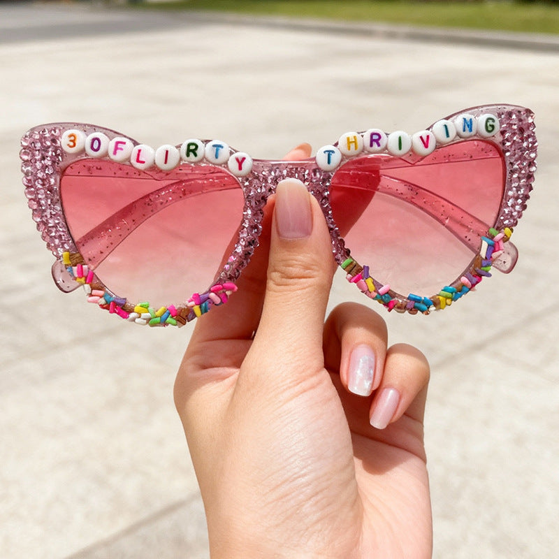 Dekorative Katzenaugen-Sonnenbrille mit Rhinestones Karnz