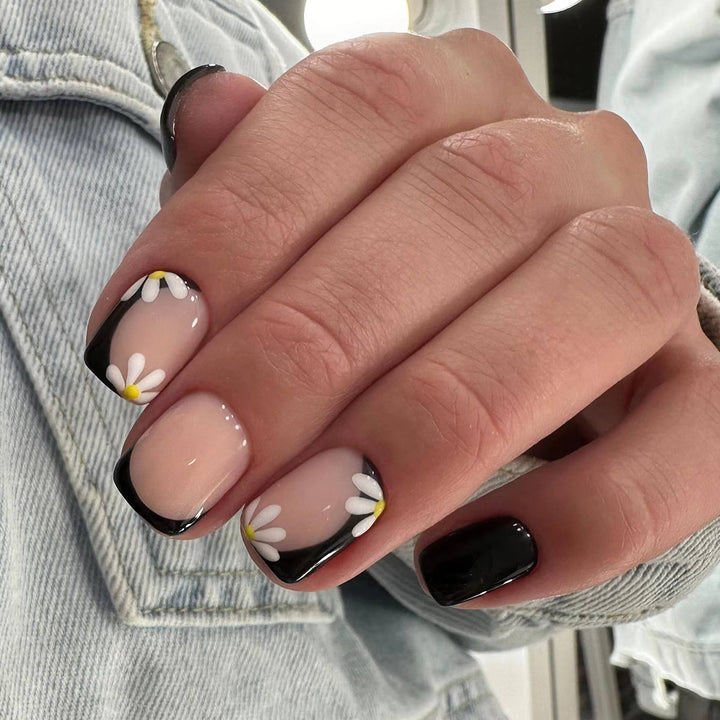 Elegante und kreative Nail Art Karnz
