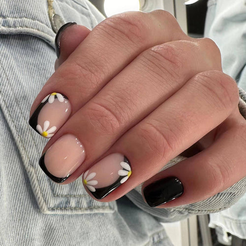 Elegante und kreative Nail Art Karnz