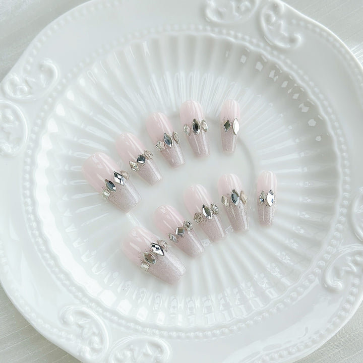 Glamourös Dekoratives Press-On Nagelkunst Set mit Strassakzenten