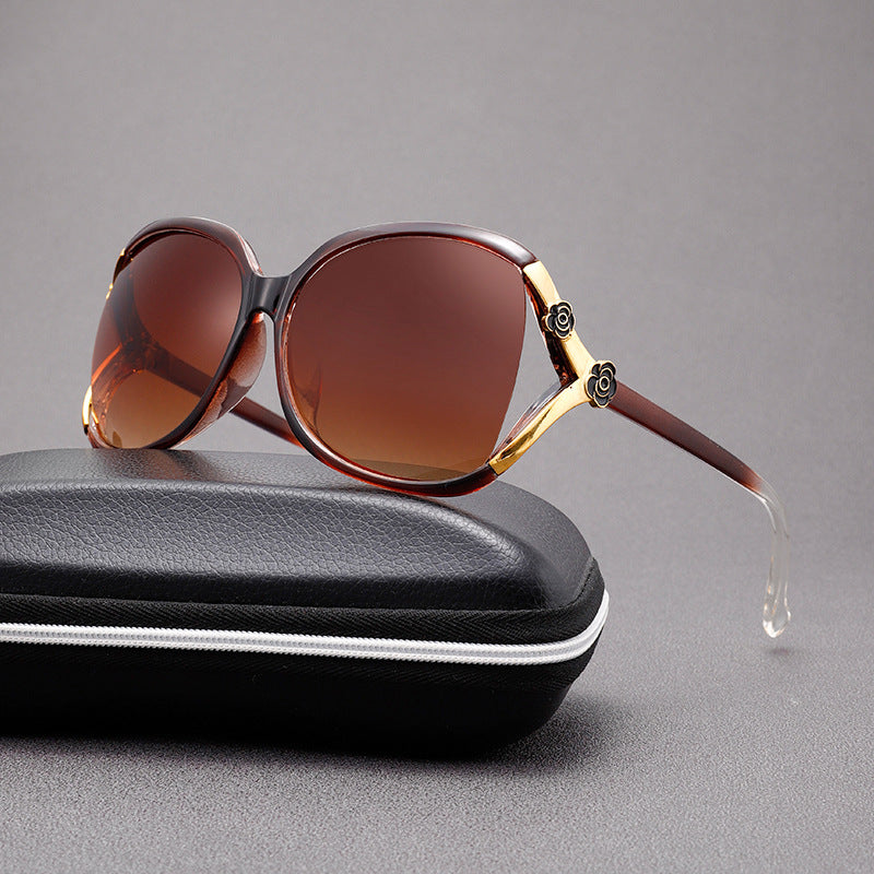 Damen Oversized Designersonnenbrille mit luxuriösen Akzenten Karnz
